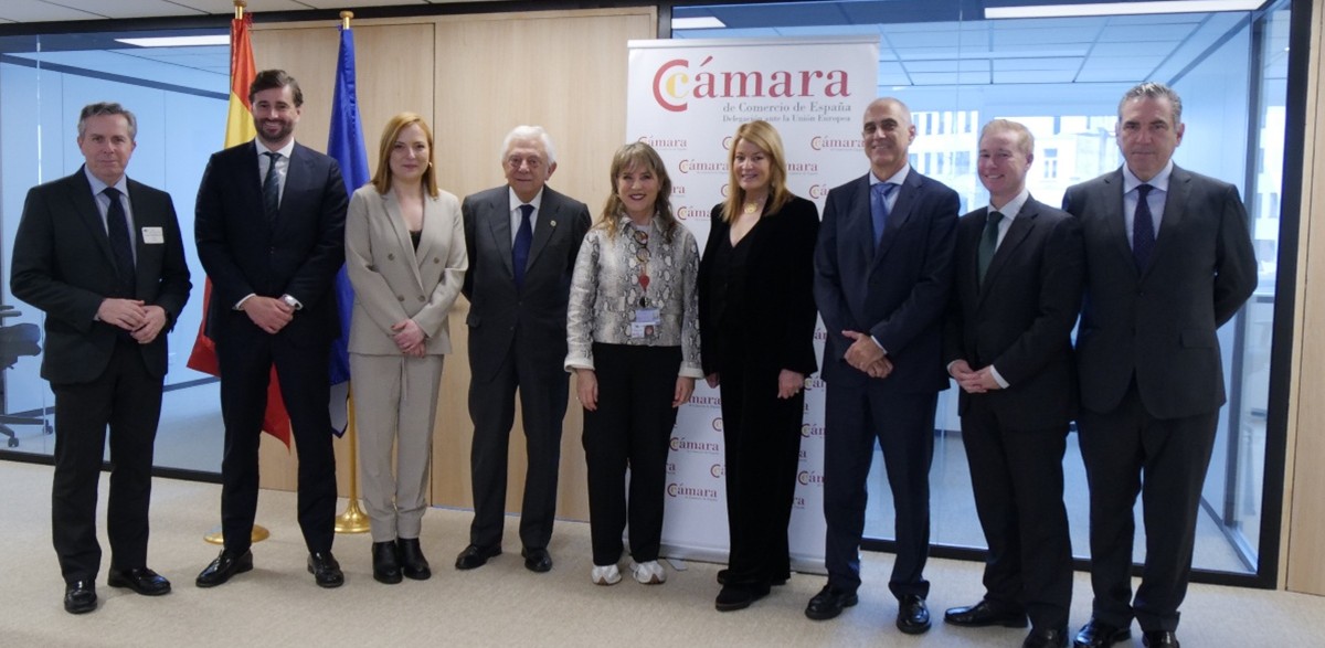 Sevilla y Huelva defienden en Bruselas la prioridad europea del eje ferroviario Andalucía–Algarve